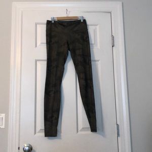 Lululemon green camo pant